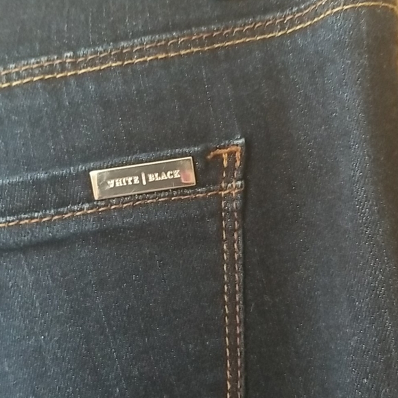 Women Jean's dark wash size 4R - Picture 7 of 7